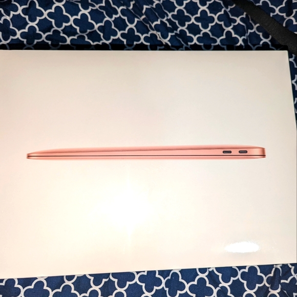 13 inch MacBook - Picture 1 of 2